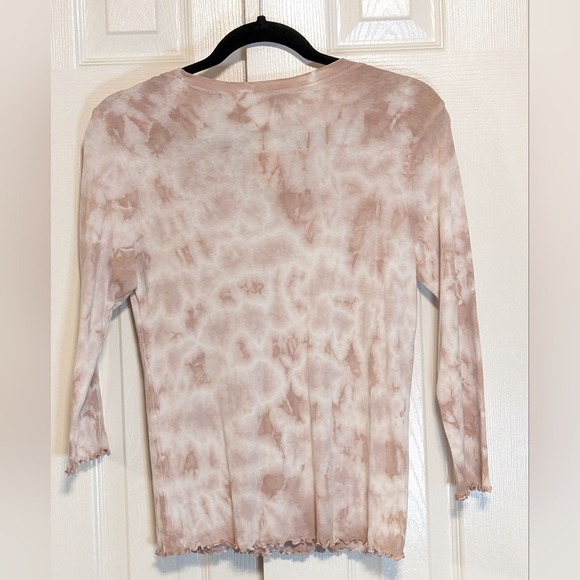 5/$25 Nature Art top by Lynn Yang - Picture 3 of 6